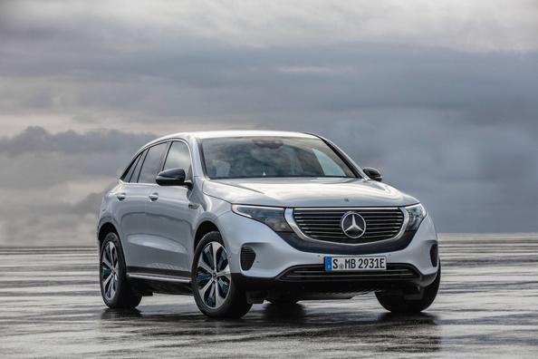 Электрический полноприводный кроссовер Mercedes-Benz EQC фото 1