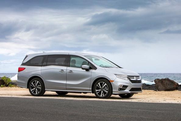 Обзор восьмиместного полноразмерного минивэна Honda Odyssey фото 3