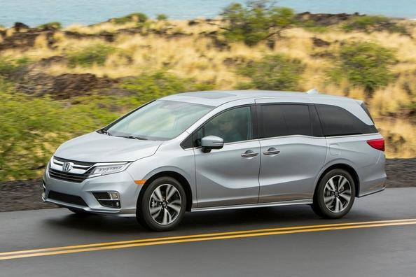 Обзор восьмиместного полноразмерного минивэна Honda Odyssey фото 5