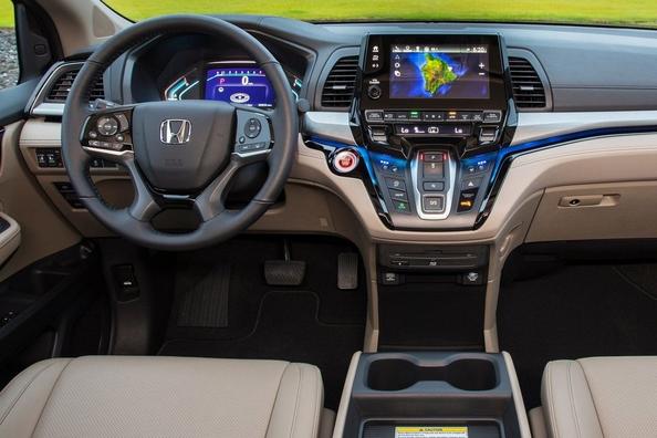 Обзор восьмиместного полноразмерного минивэна Honda Odyssey фото 10