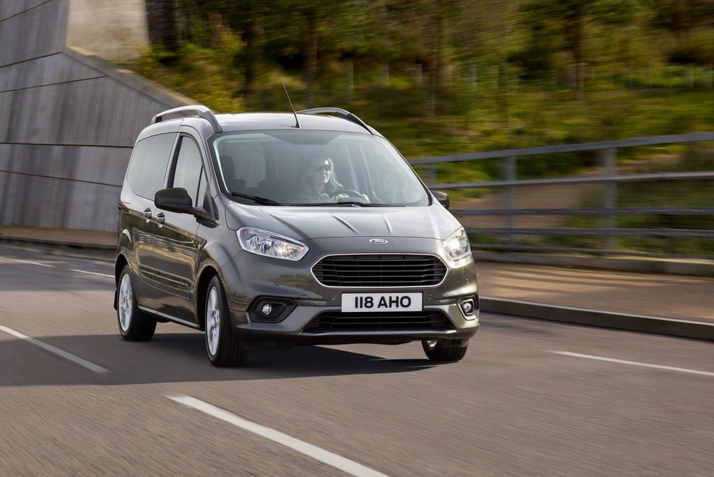 Обзор компактного минивэна Ford Tourneo Courier