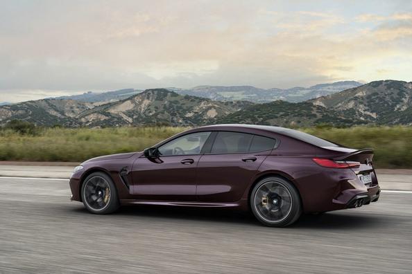 Обзор спортивного седана BMW M8 Gran Coupe фото 7