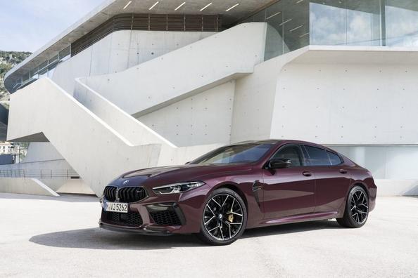 Обзор спортивного седана BMW M8 Gran Coupe фото 10