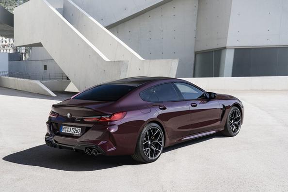 Обзор спортивного седана BMW M8 Gran Coupe фото 8