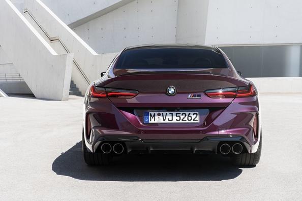 Обзор спортивного седана BMW M8 Gran Coupe фото 6
