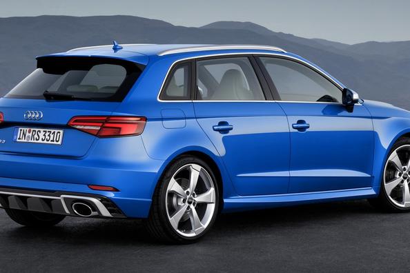 Обзор заряженного полноприводного хэтчбека Audi RS3 Sportback фото 9