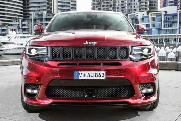 Обзор премиального внедорожника Jeep Grand Cherokee фото 5