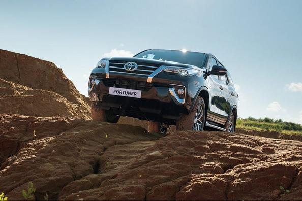 Обзор рамного внедорожника Toyota Fortuner фото 3