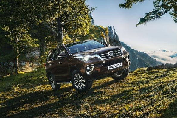 Обзор рамного внедорожника Toyota Fortuner фото 2