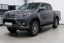 Toyota Hilux 2015- гг. Боковые пороги Bosphorus Grey (2 шт., алюминий) фото 1