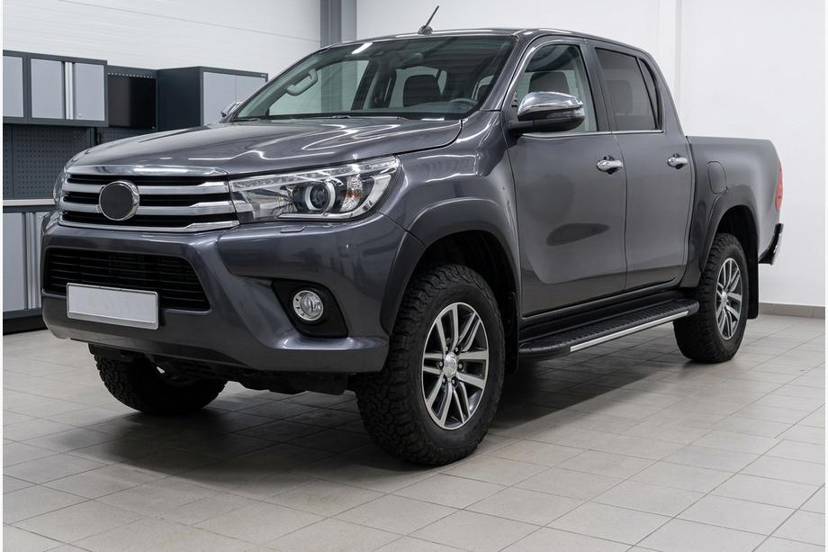 Toyota Hilux 2015- гг. Боковые пороги Bosphorus Grey (2 шт., алюминий) Image