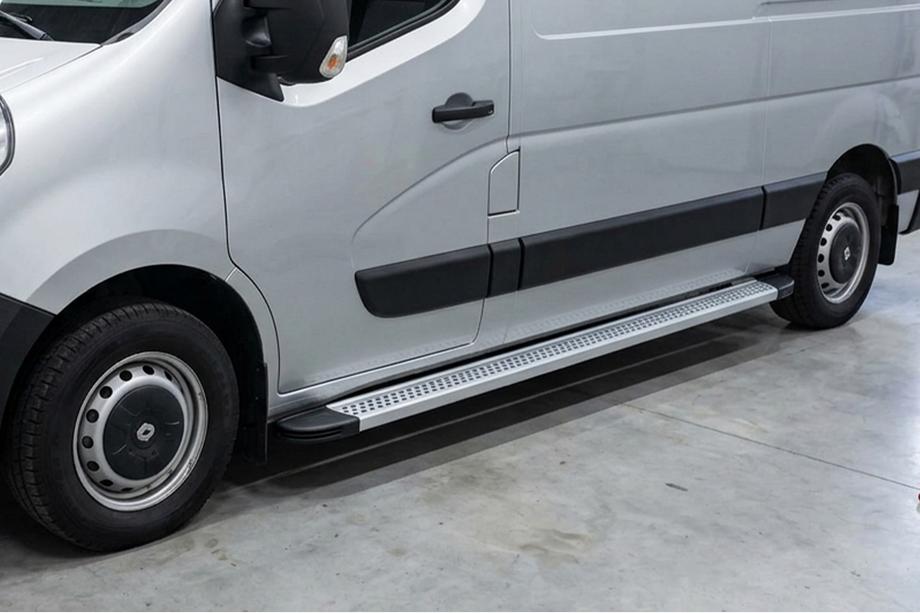 Nissan NV400 2010-2024 гг. Боковые Подножки Maya V2 (2 шт., Алюминий) Image