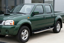 Nissan NP300 1999-2015 гг. Боковые Подножки BlackLine (2 шт., Алюминий) фото 1