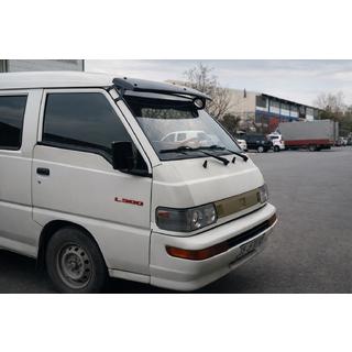 Козырек на лобовое стекло Mitsubishi L300 1986-2013 гг. фото 2