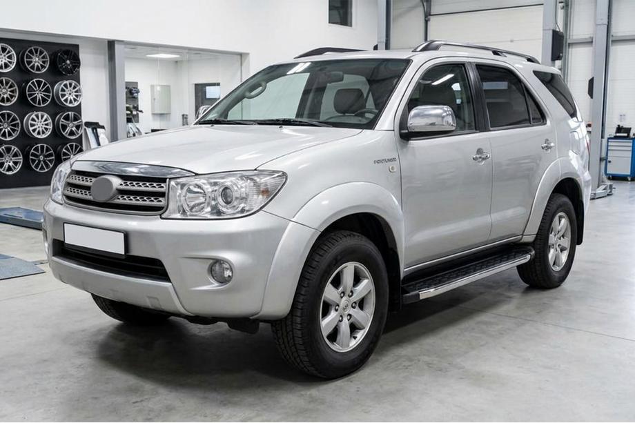Toyota Fortuner 2006-2015 гг. Боковые Подножки BlackLine (2 шт., Алюминий) Фото 1