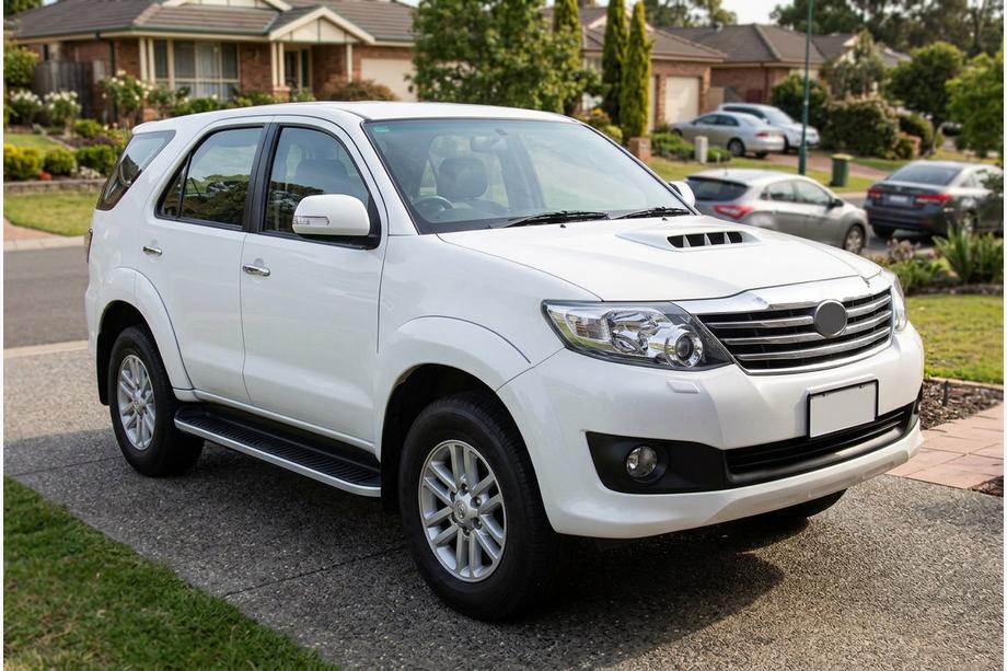 Toyota Fortuner 2006-2015 гг. Боковые пороги Tayga Grey (2 шт., алюминий) Фото 1
