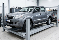 Toyota Hilux 2006-2015 гг. Боковые Подножки BlackLine (2 шт., Алюминий) фото 1