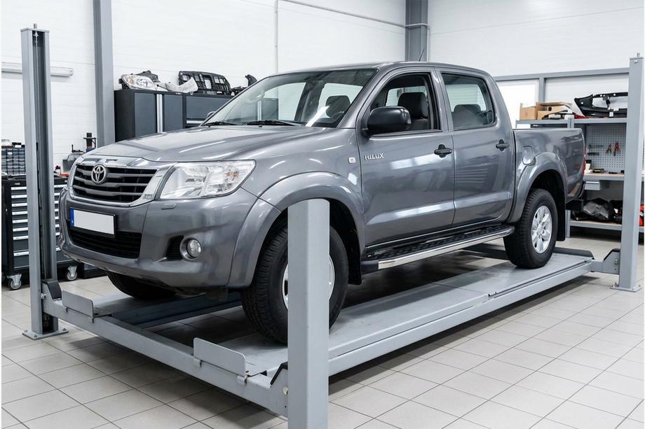 Toyota Hilux 2006-2015 гг. Боковые Подножки BlackLine (2 шт., Алюминий) Image