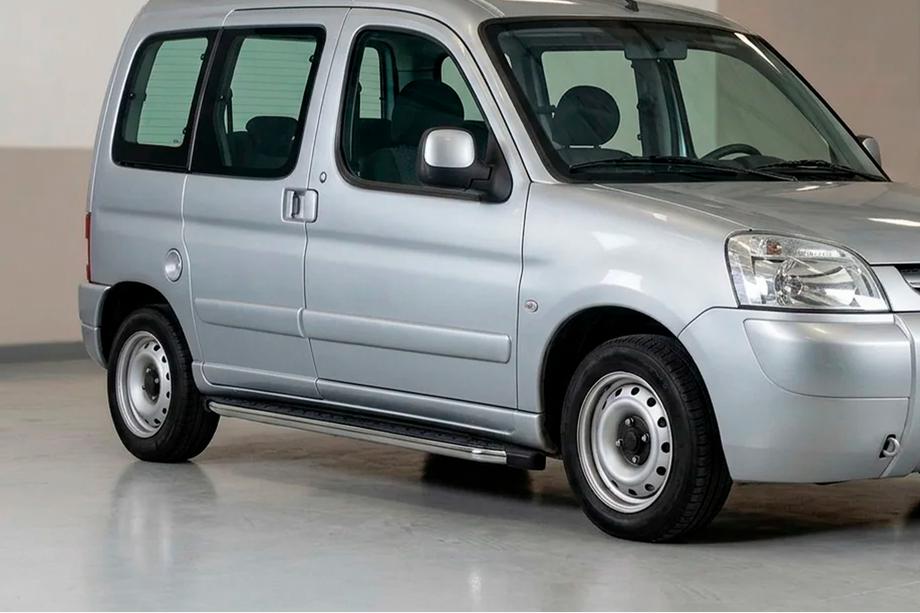 Peugeot Partner 1996-2008 гг. Боковые Подножки BlackLine (2 шт., Алюминий) Image