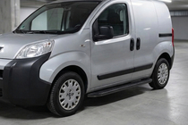 Fiat Fiorino/Qubo 2008-2024 гг. Боковые Подножки Tayga Black (2 шт., Алюминий) фото 1