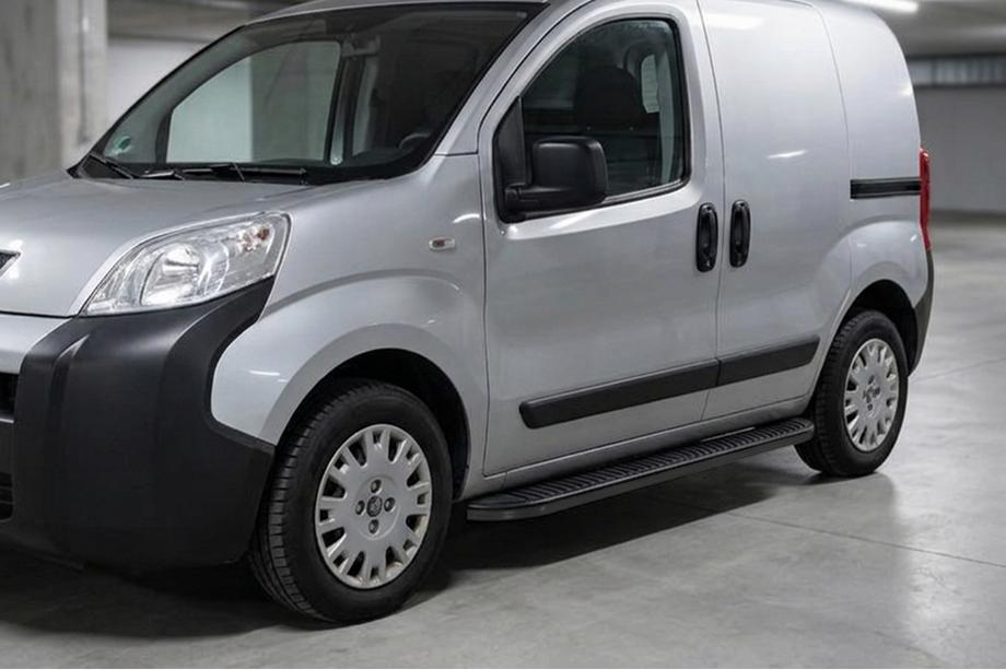 Fiat Fiorino/Qubo 2008-2024 гг. Боковые Подножки Tayga Black (2 шт., Алюминий) Image