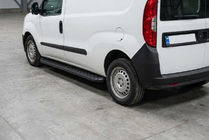 Opel Combo 2012-2018 гг. Боковые Подножки Tayga Black (2 шт., Алюминий) фото 1