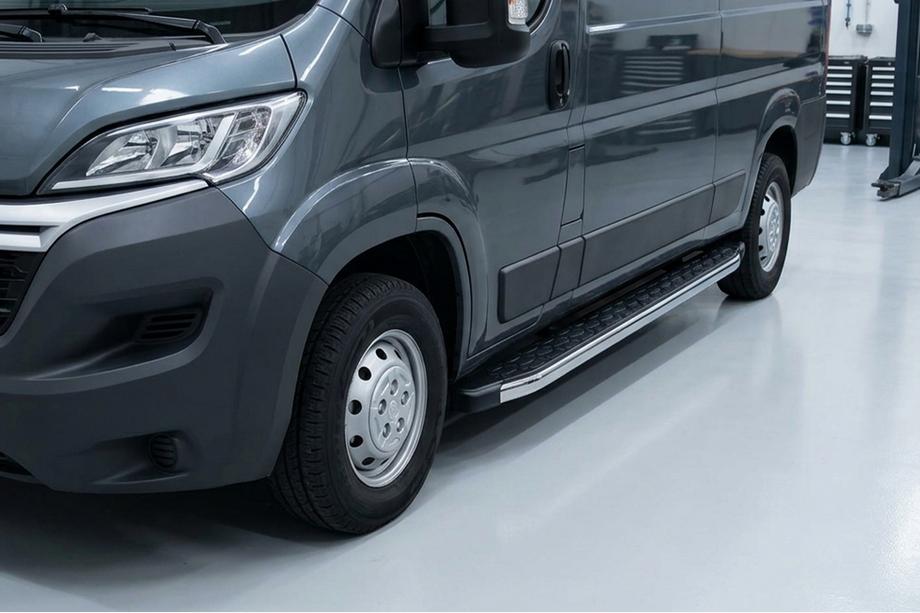 Citroen Jumper 2007-2025 гг. Боковые Подножки BlackLine (2 шт., Алюминий) Image