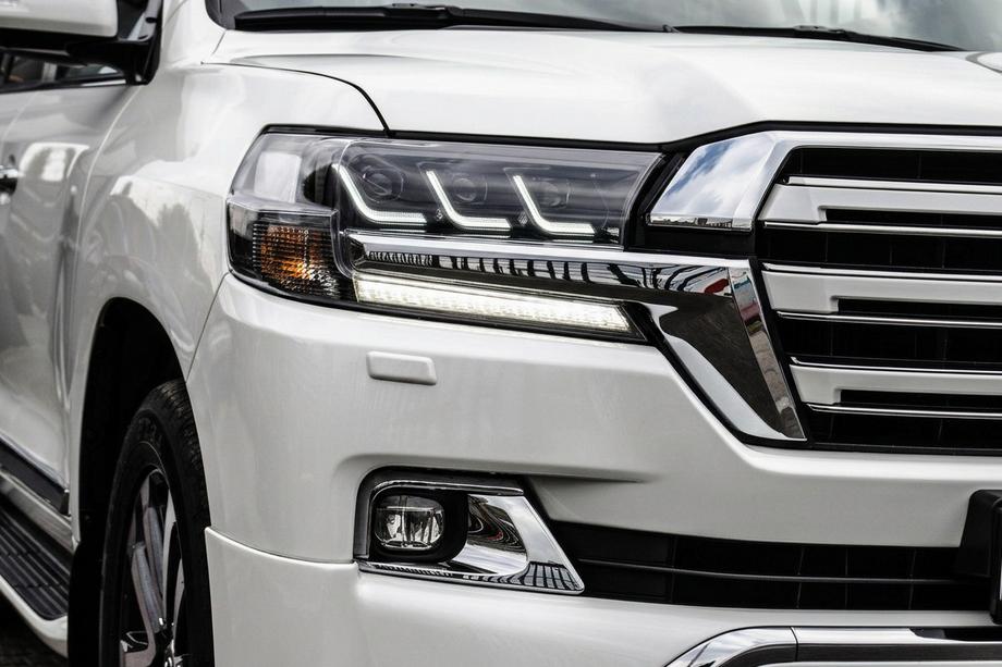 Toyota Land Cruiser 200 2007-2021 гг. Передние Фары 2016+ (LX-Design) Image