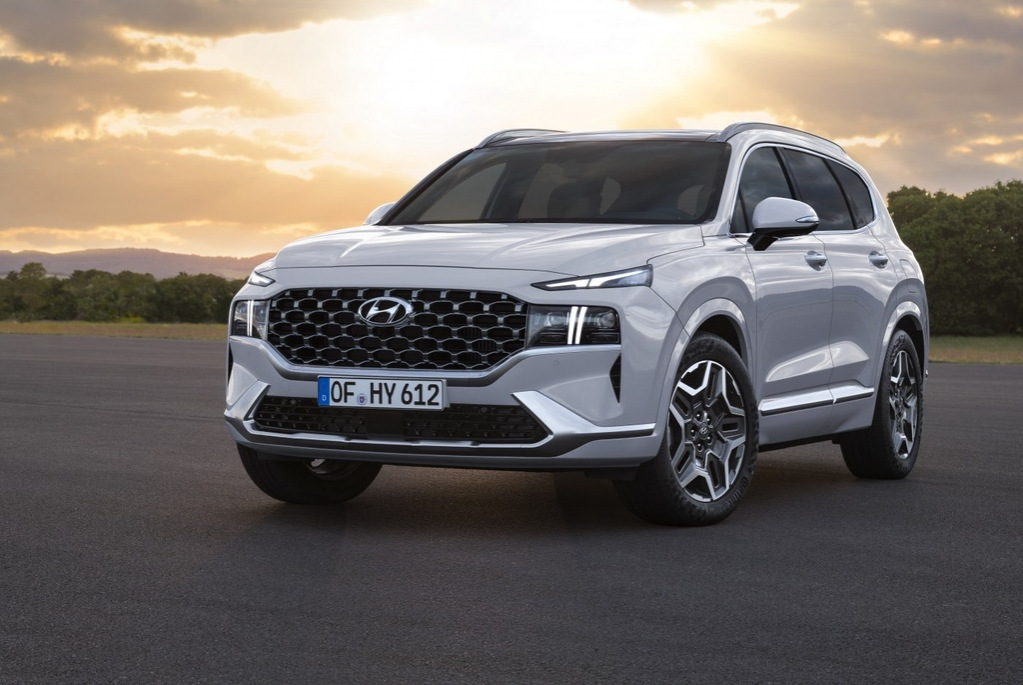 Обновленная версия кроссовера Hyundai Santa Fe уже в продаже