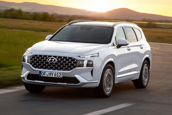 Обновленная версия кроссовера Hyundai Santa Fe уже в продаже фото 1