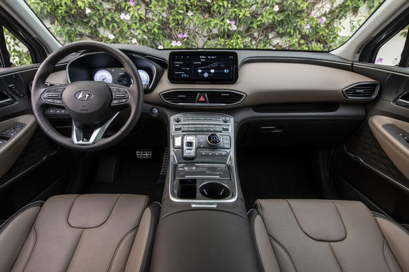 Обновленная версия кроссовера Hyundai Santa Fe уже в продаже фото 6
