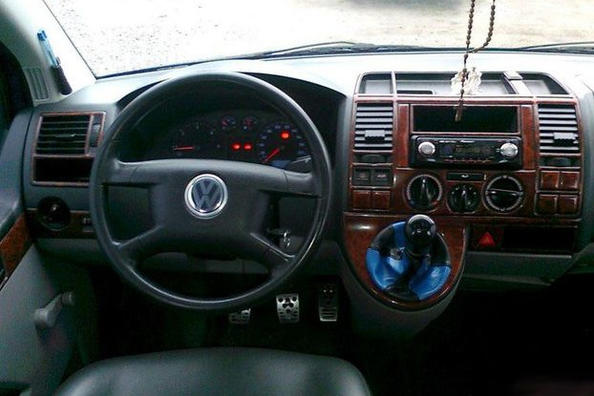 Тюнинг салона Volkswagen T5 Multivan и накладки на панель
