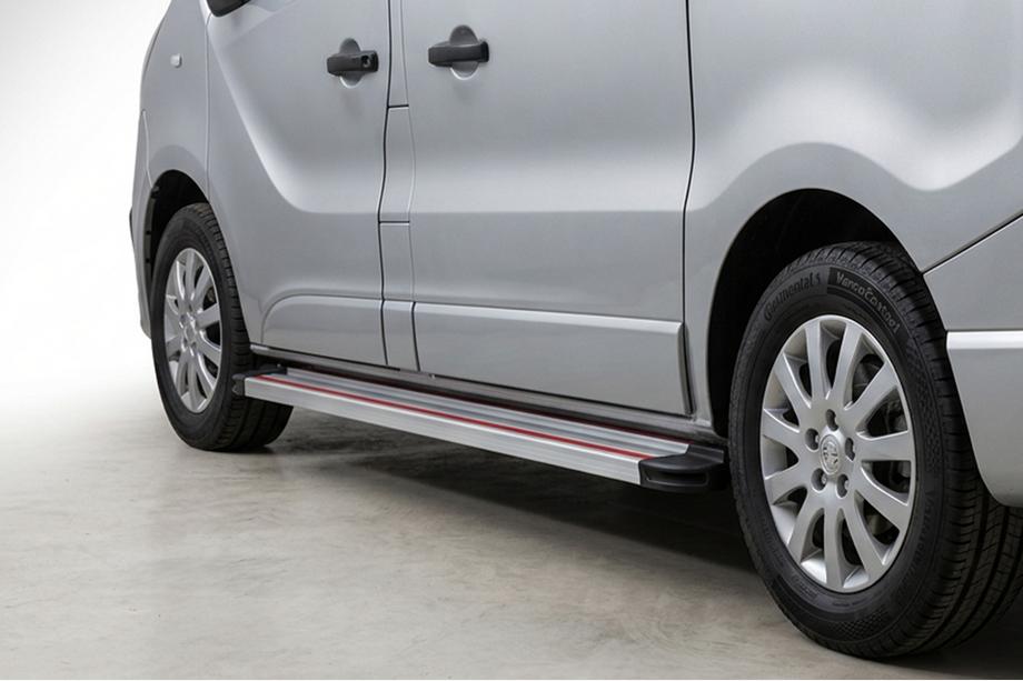 Opel Vivaro 2001–2015 гг. Боковые Подножки Maya Красно-Серые (2 шт., Алюминий) Длинная база Image