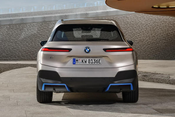 Электрический кроссовер BMW iX – технологический флагман немецкой марки фото 2