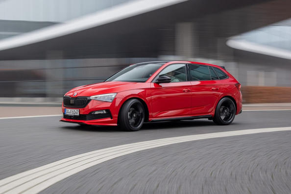 Готовится к продажам "горячая" версия хэтчбека Skoda Scala Edition S фото 2