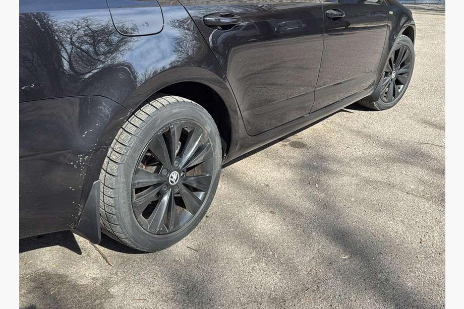 Skoda Octavia III A7 2013-2019 гг. Оригинальные брызговики Premium SD, SW 2018+ (комплект 4 шт.) Image