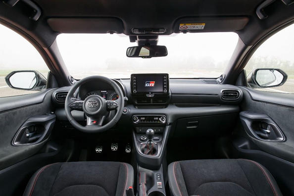 Спортивный полноприводный хэтчбек Toyota GR Yaris фото 8