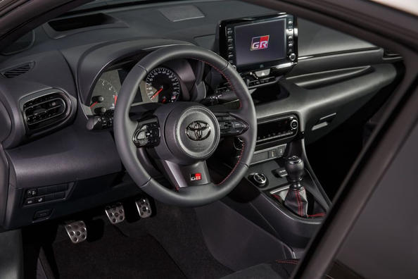 Спортивный полноприводный хэтчбек Toyota GR Yaris фото 9