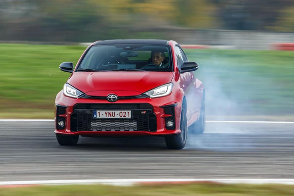 Спортивный полноприводный хэтчбек Toyota GR Yaris фото 1