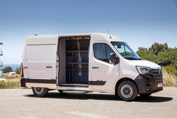 Обзор обновленного фургона Renault Master фото 5