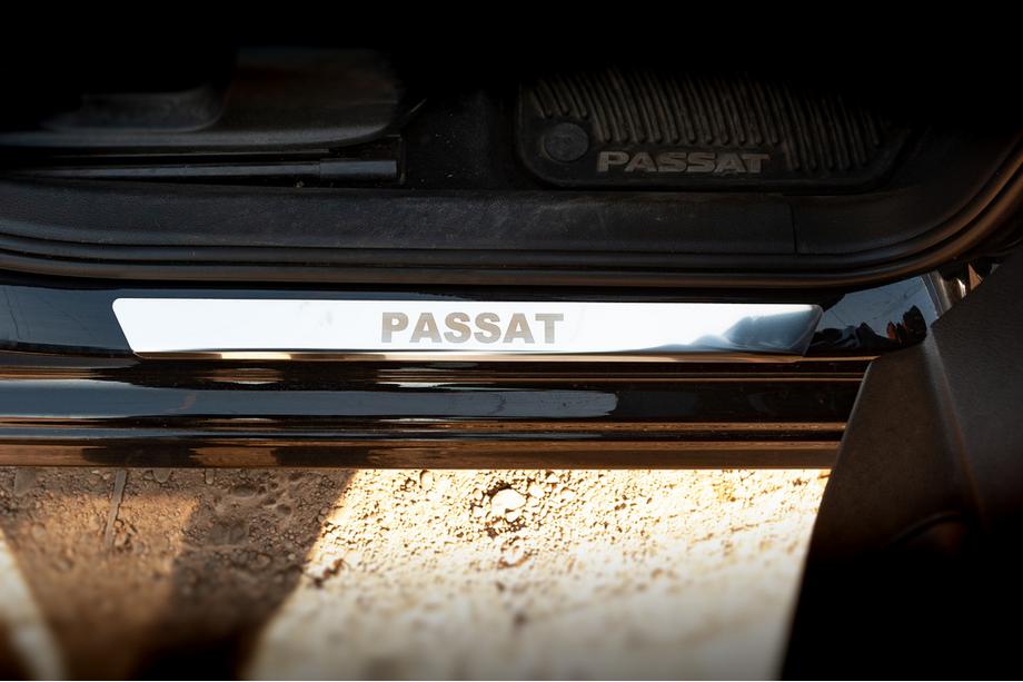 Volkswagen Passat B7 2012-2015 гг. Накладки на пороги Carmos V1 (4 шт, нержавейка) Фото 2