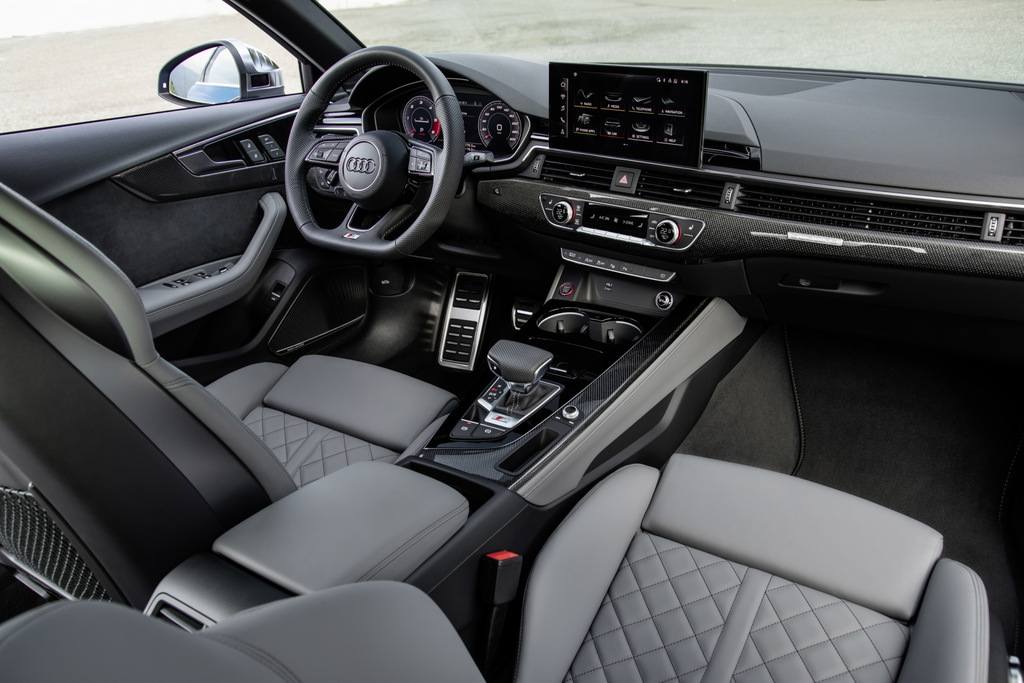 Спорт-версия седана Audi S4