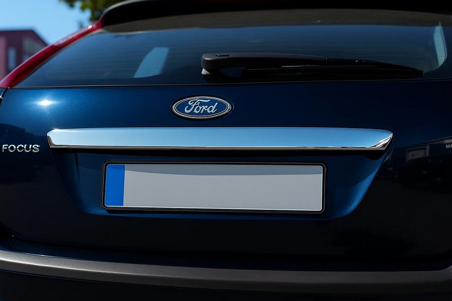 Ford Focus II 2005-2008 гг. Накладка на крышку багажника (HB, нерж. сталь) Carmos - Турецкая Нержавеющая Сталь Image