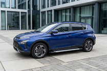 Hyundai Bayon 2021- гг. Боковые пороги Allmond Grey (2 шт., алюминий) фото 1
