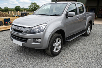 Isuzu D-Max 2011-2019 гг. Боковые Подножки Maya V1 (2 шт., Алюминий) фото 1