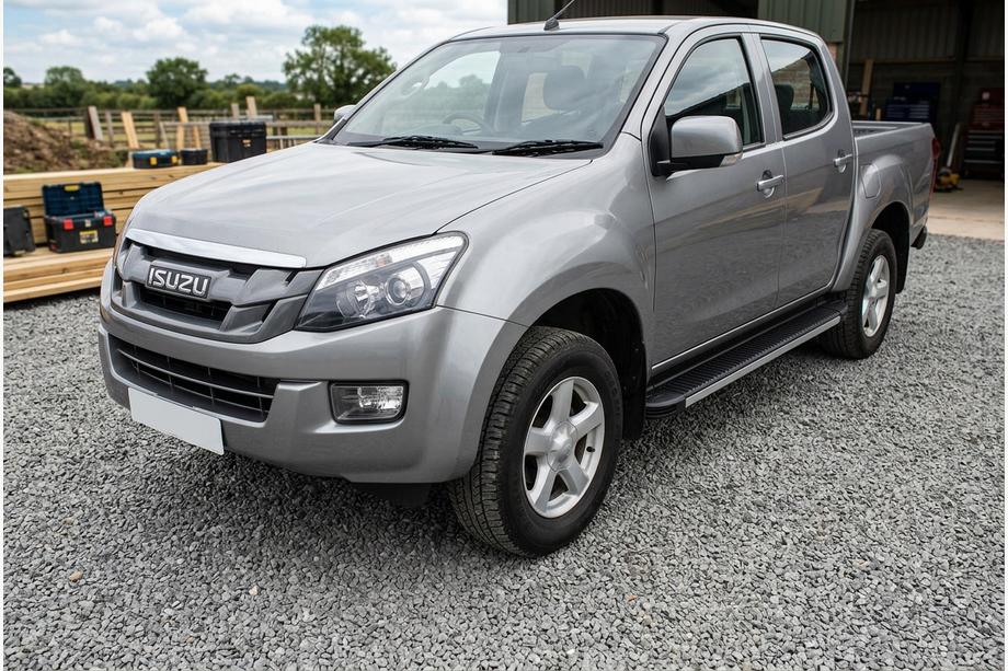Isuzu D-Max 2011-2019 гг. Боковые Подножки Maya V1 (2 шт., Алюминий) Image