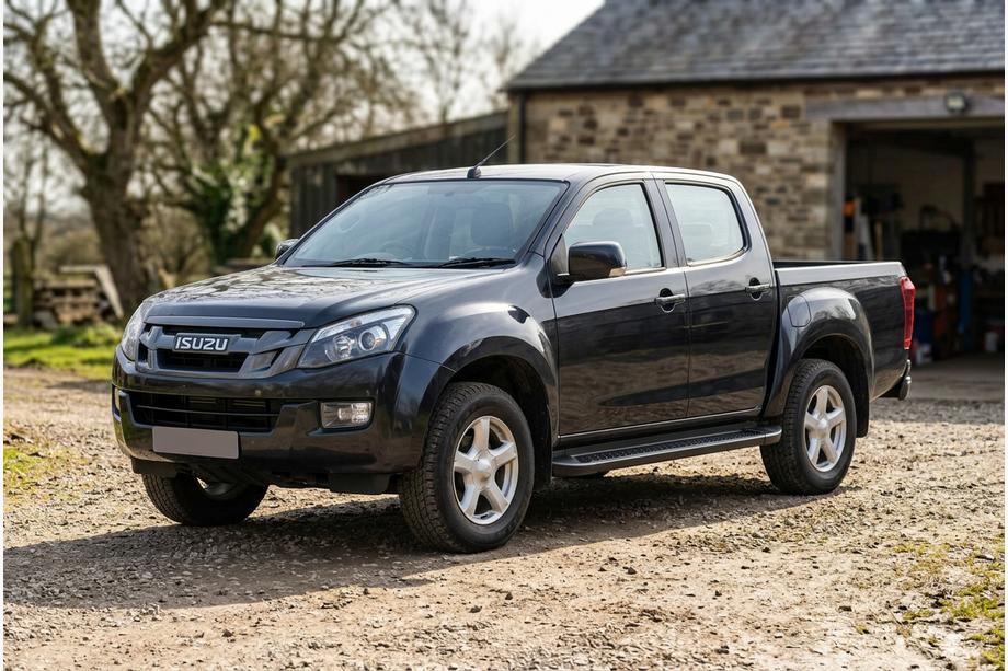 Isuzu D-Max 2011-2019 гг. Боковые Подножки Allmond Black (2 шт., Алюминий) Фото 1