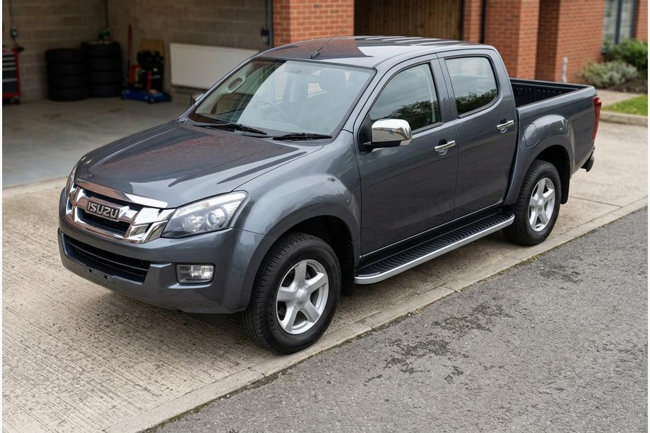 Isuzu D-Max 2011-2019 гг. Боковые Подножки Tayga Grey (2 шт., Алюминий) Image