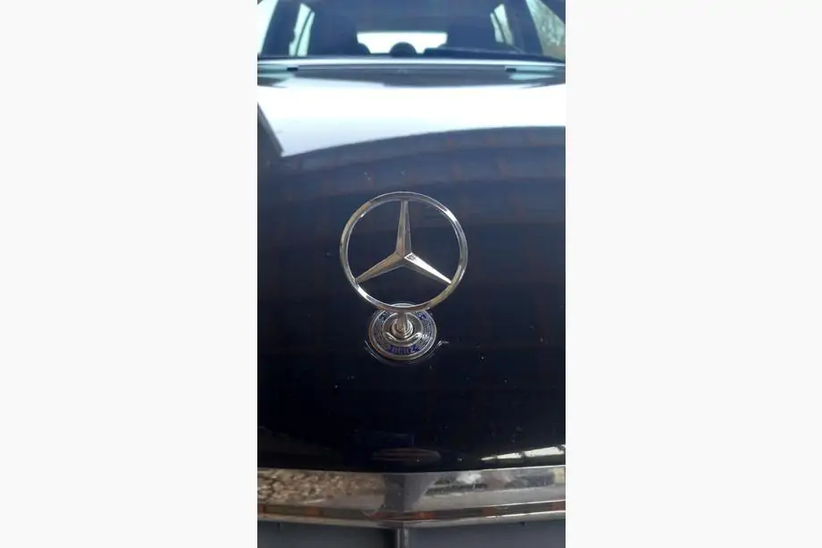 Mercedes C-class W203 2000-2007 гг. Эмблема прицел (с надписью) Фото 1