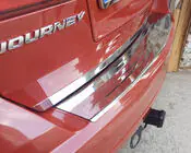 Dodge Journey 2008-2020 гг. Накладка на задний бампер Carmos нержавейка фото 5